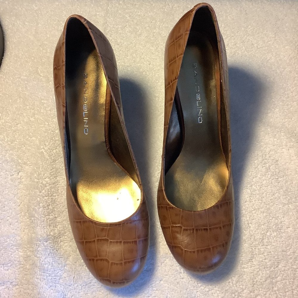Bandolino Brown Snake Print Heels in a size 6.5